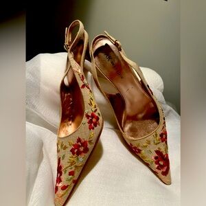 Vintage Anne Klein Flower Embroidered Linen Slingback Heel. Never been worn.